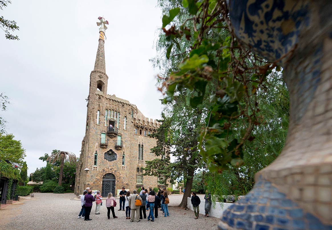 Group of visitors touring the exterior of Torre Bellesguard, designed by Antoni Gaudí
